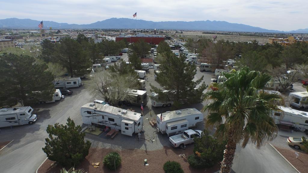 Preferred Rv Resort Паръмп Стая снимка